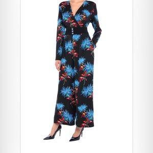 🆕 DVF ✨ Diane Von Furstenberg jumpsuit. Pockets. No belt. Size small